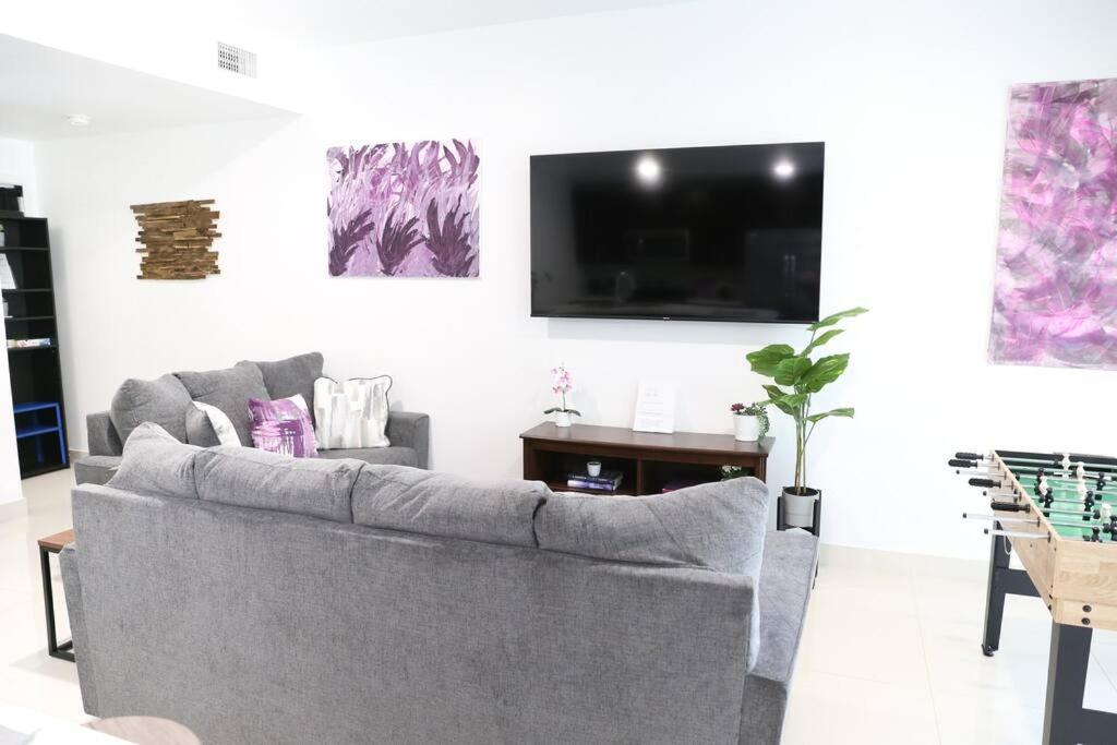 Insta Worthy Modern Bungalow 홈스테드 외부 사진